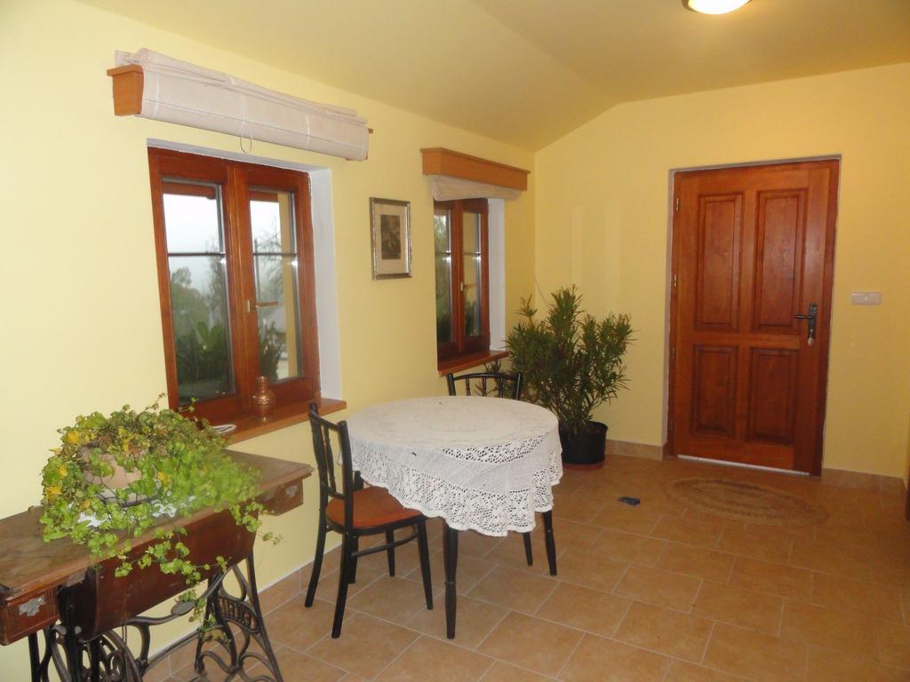 Apartment U Videmanu Ponikla Exterior photo